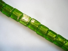 Streng zilverfolie glaskralen vierkant 12 mm limegroen (15 stuks)