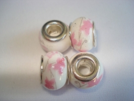 Pandora style kraal keramiek gebroken wit met roze bloemen