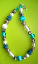 Ketting aqua, wit en zilver met grote kralen