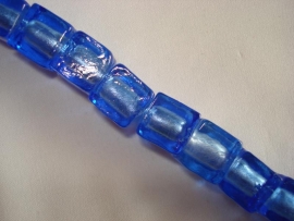 Streng zilverfolie glaskralen kubus 10 mm blauw (12 stuks)
