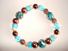 Armband met schelpkralen in aqua bruin creme