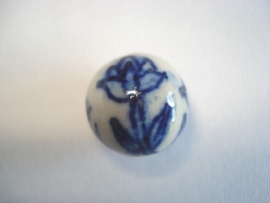 Keramiek kraal rond 16 mm delftsblauw tulpen