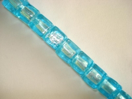 Streng zilverfolie glaskralen kubus 10 mm lichtblauw (12 stuks)