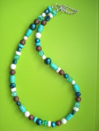 Ketting turquoise, blauw, wit en koper