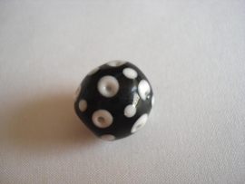 Glaskraal rond stippen zwart met wit