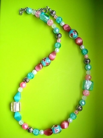 Ketting roze, aqua blauw en wit