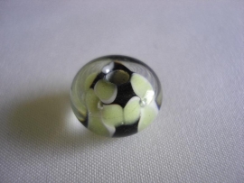 Lampwork glaskraal bloem zwart met lichtgroen