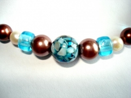 Ketting met schelpkralen aqua bruin creme