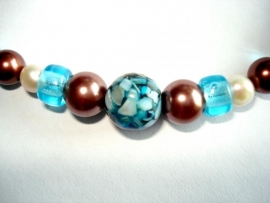 Armband met schelpkralen in aqua bruin creme