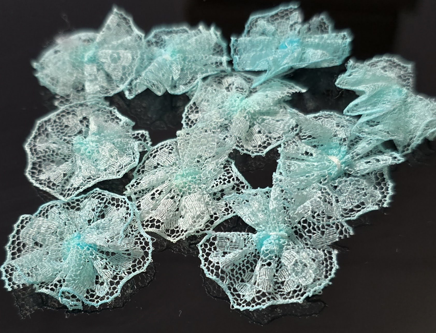 10 kanten bloemen in de kleur mint groen, doorsnede 3 cm