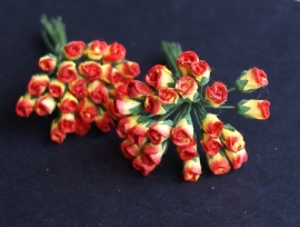 10 roosjes in de kleuren rood/geel, doorsnede 0,6 cm