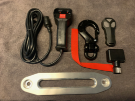 ROBSON 13.000lbs/5.9T 12V Full blacked out lier + montageplaat met synthetische kabel en accesoires