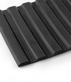 Rubber stootrand 104-26 (600x120mm - 6,0mm dik)