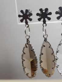 Oorhangers beige geslepen glas