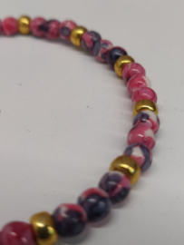 Fijne armband in natuursteentjes: kleur magenta/blauw