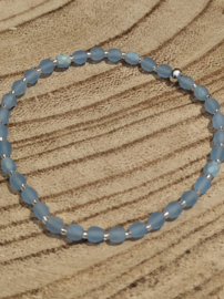 Armbandje met facet geslepen kristalglas uit Tjechië - frost lichtblauw ( AB