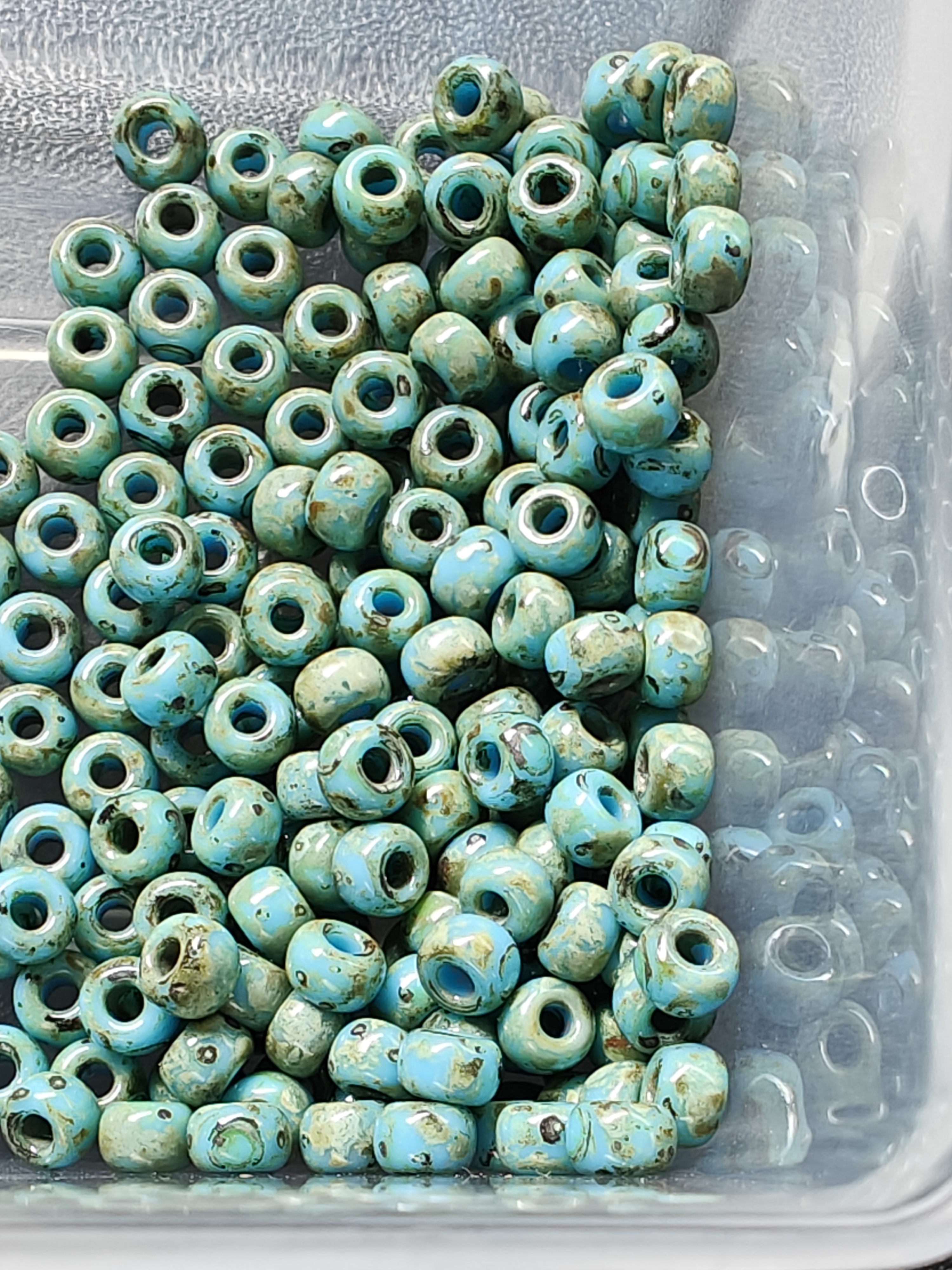 Gelijke rocailles - 6/0 - turquoise gevlekt - 16 gram