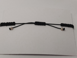 Armbandje macramé glaskraal Black & gold