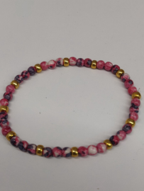 Fijne armband in natuursteentjes: kleur magenta/blauw