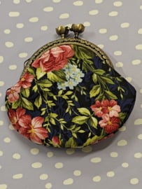 Handgemaakt tasje met clipsluiting "Rose garden"