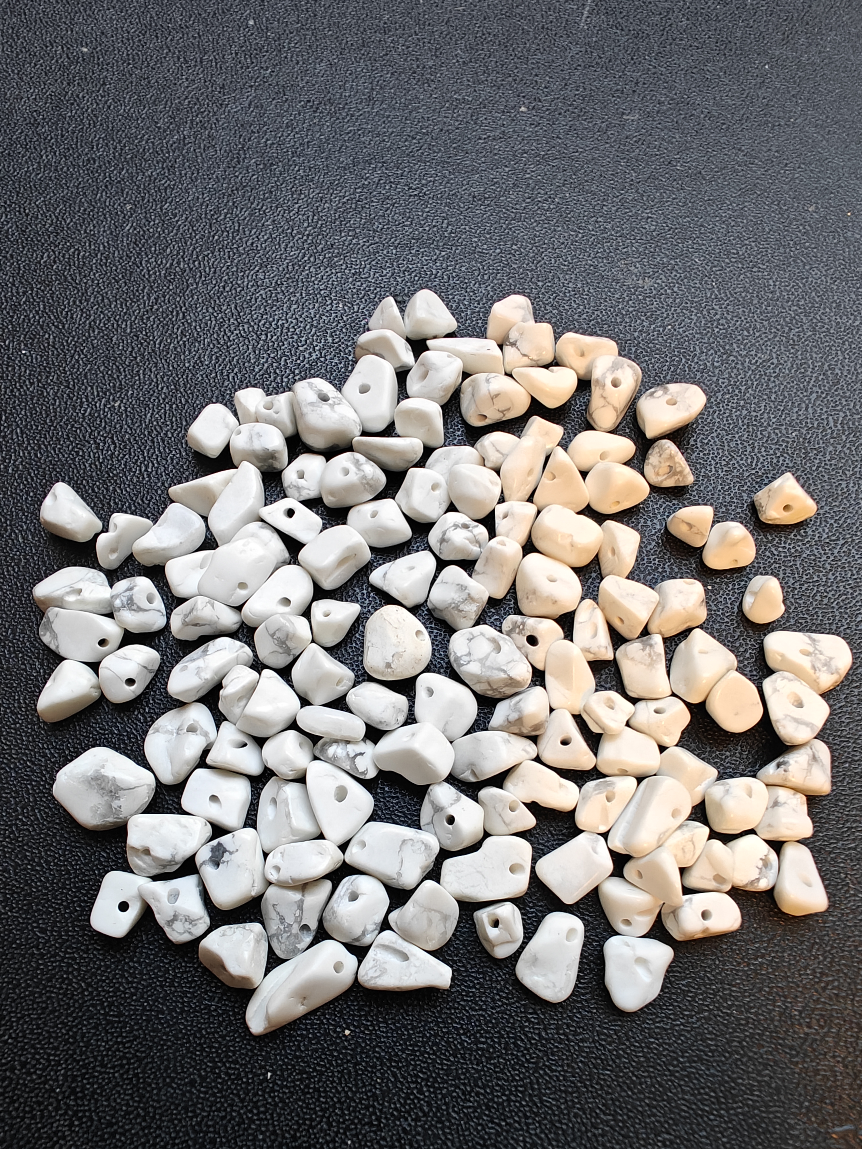Chipskralen - wit howliet - 24 gram