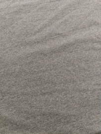 093 - Grijs tricot - 1,60 meter breed en 0,85 meter lang