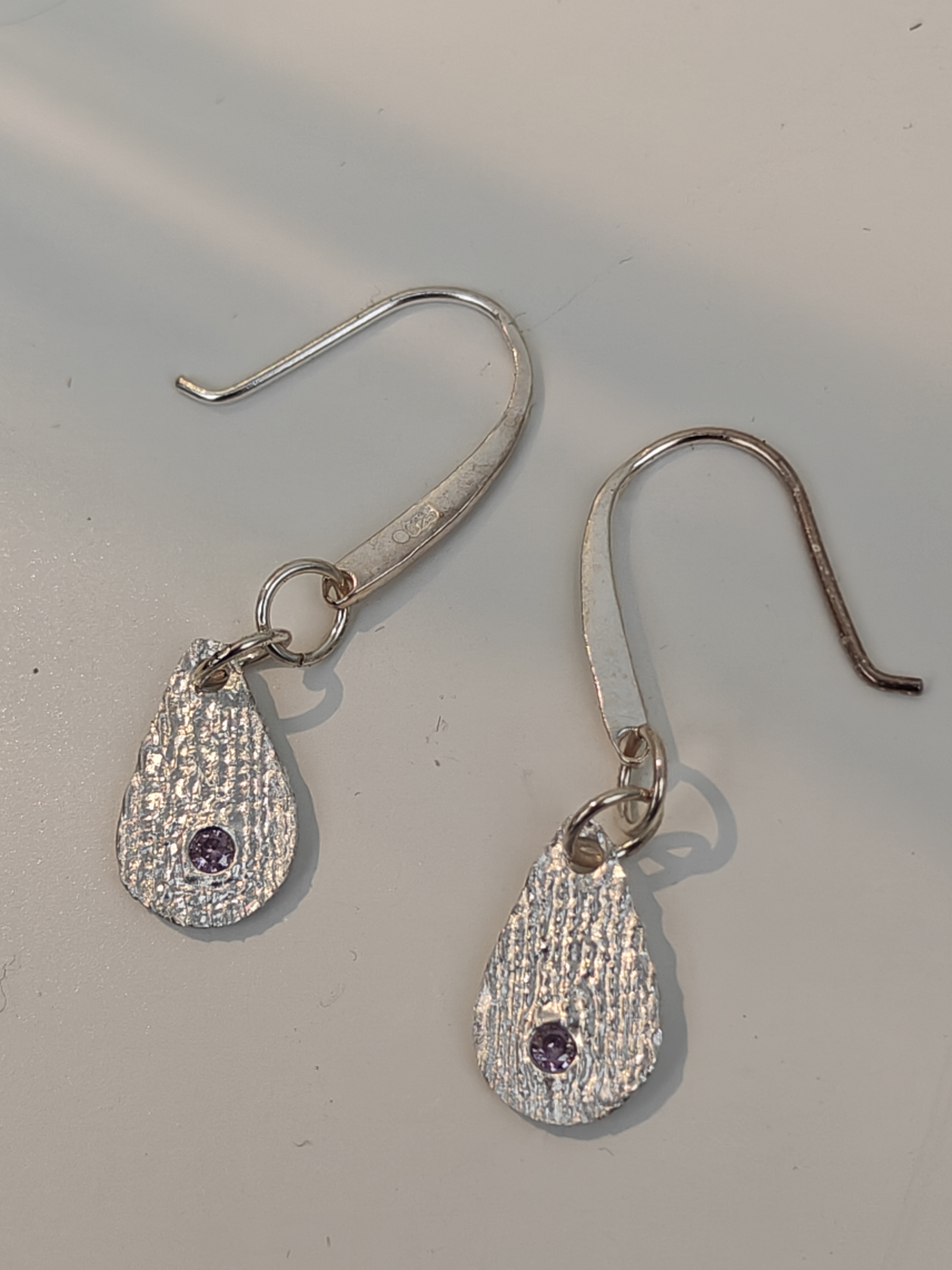 OH0003 - Oorhangers “druppeltje” - massief zilver - handwerk