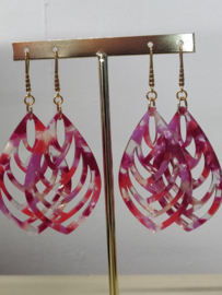 Oorhangers met gevlamd roze ornament