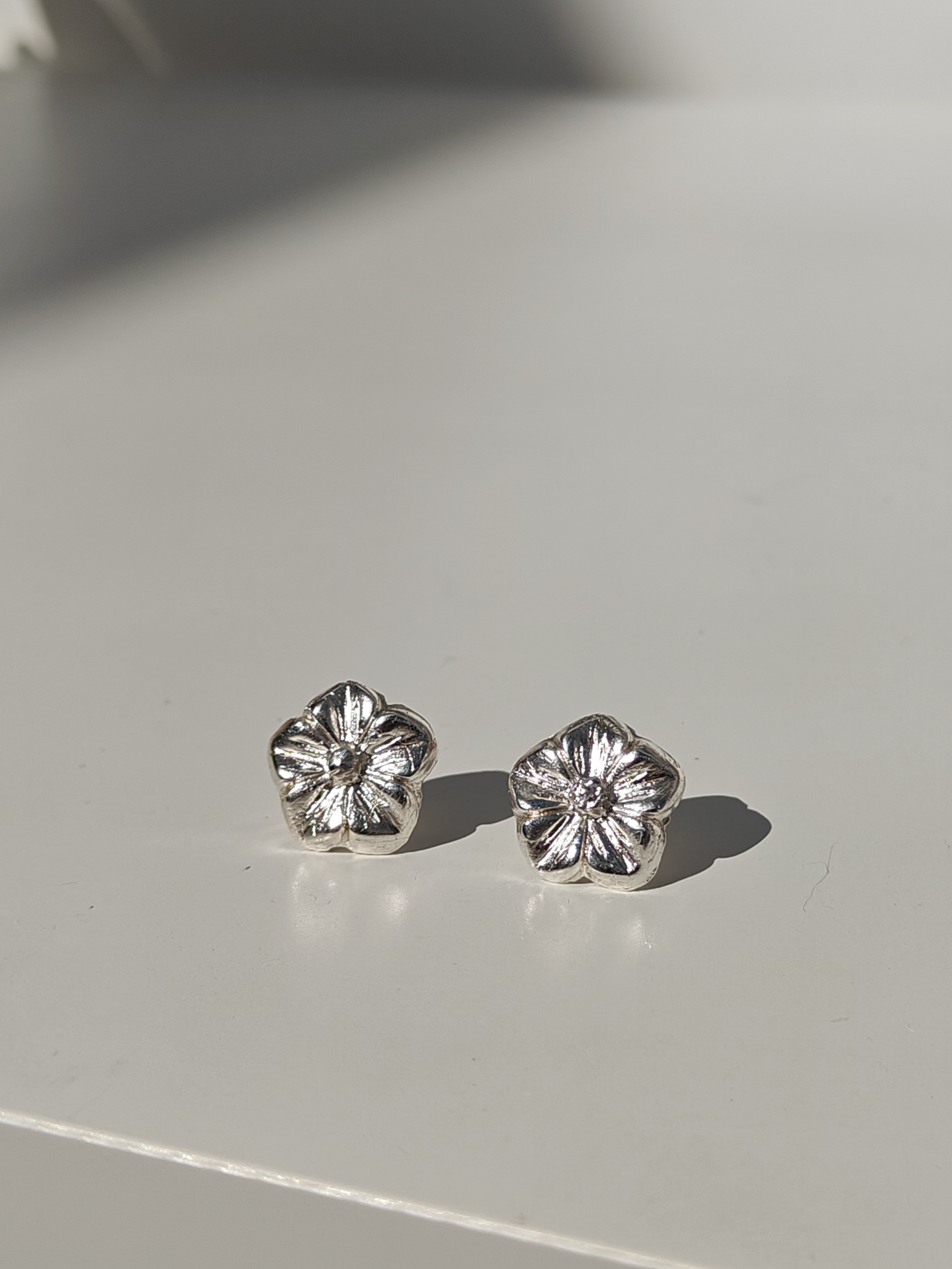 OS0001 - Oorstekers “bloemetjes” - massief zilver