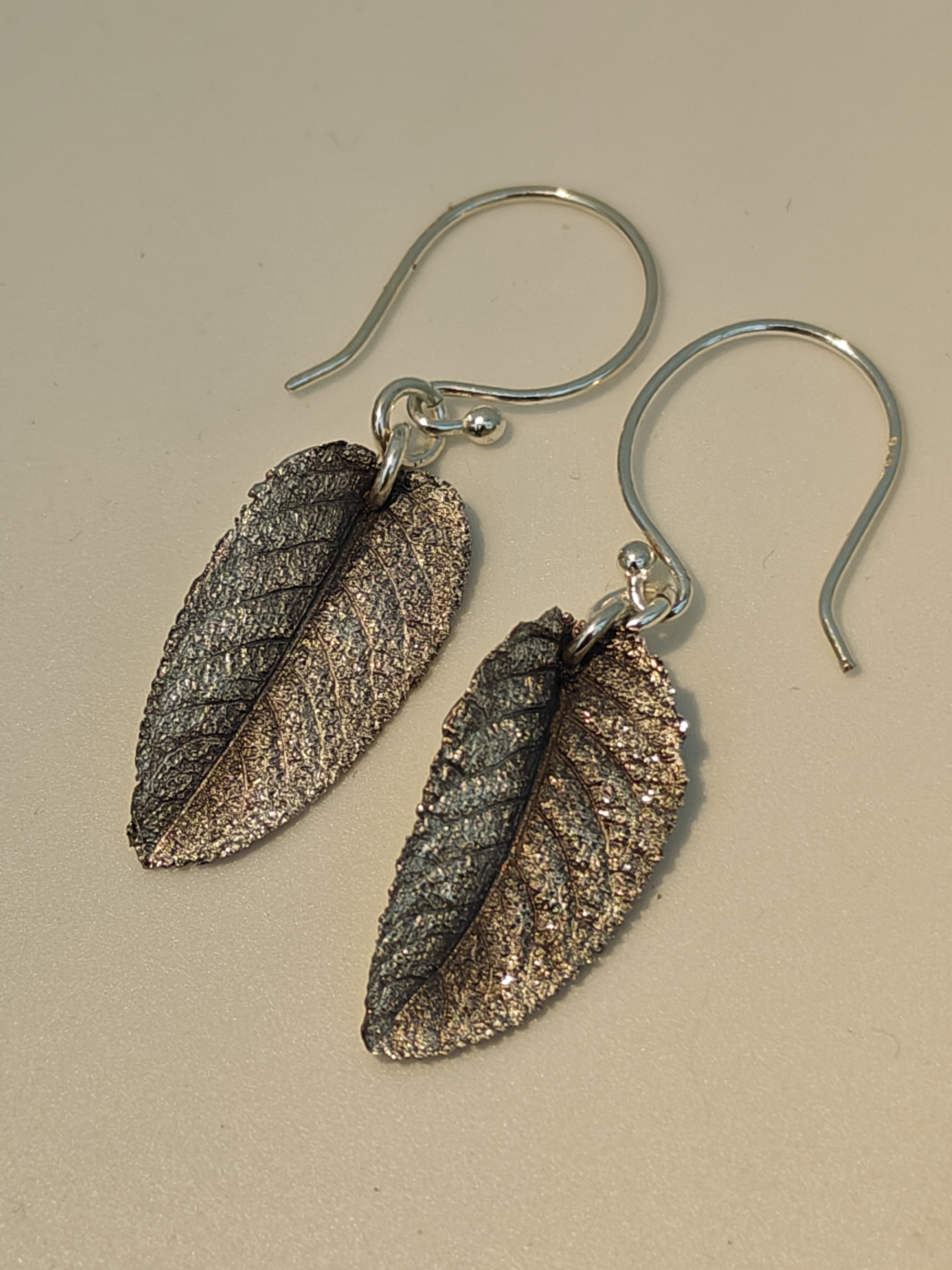 OH0001 - Oorhangers “salieblaadjes” - massief zilver - handwerk