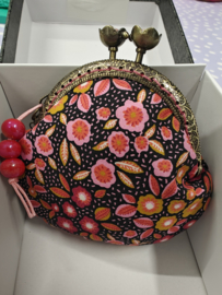 Handgemaakt tasje met clipsluiting "Pink flowers"
