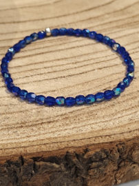 Armbandje met facet geslepen kristalglas uit Tjechië - middelblauw AB