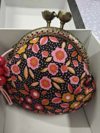 Handgemaakt tasje met clipsluiting "Pink flowers"