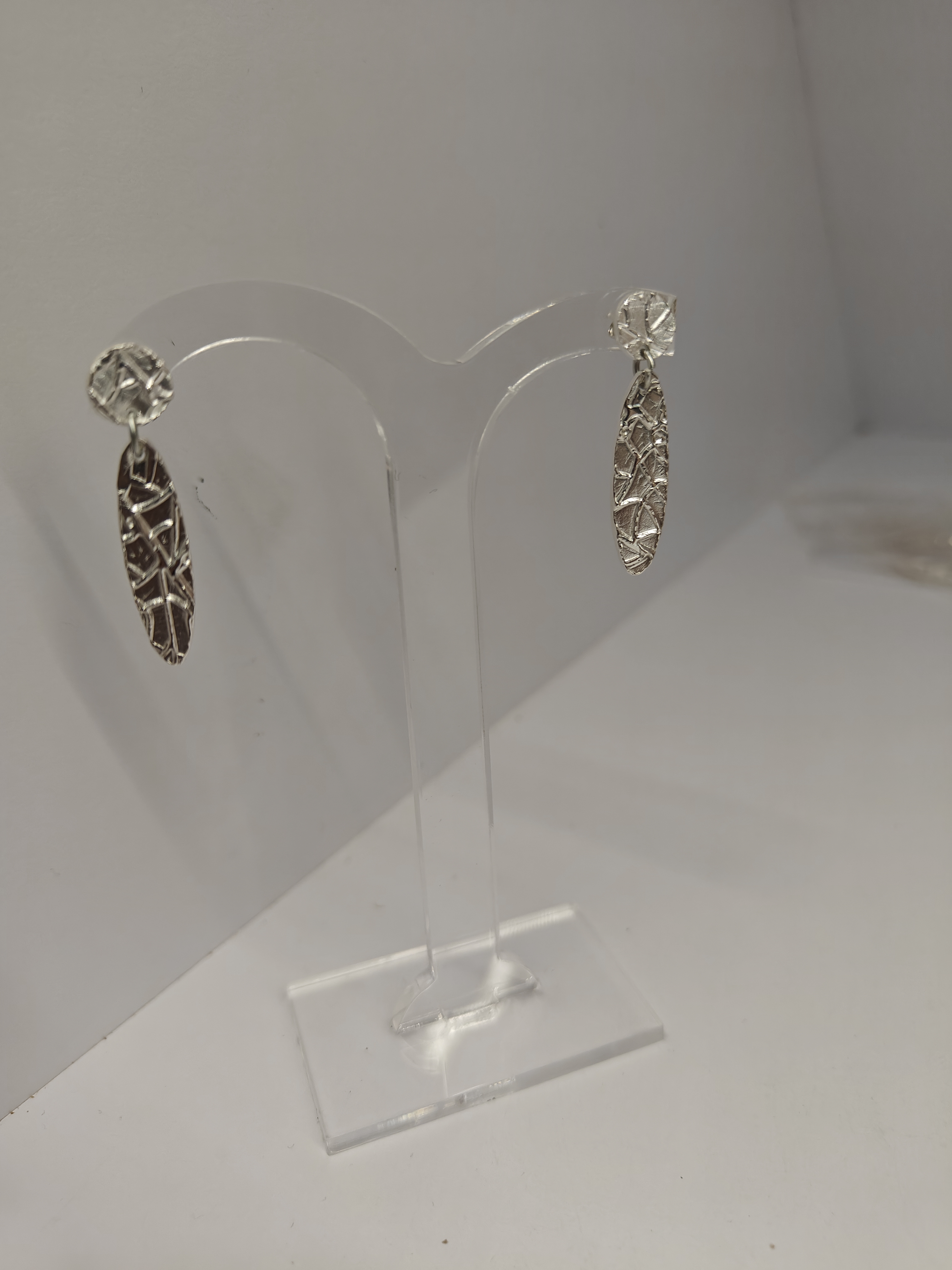 OS0004 - Oorstekers “Tweedelig met structuur” - massief zilver