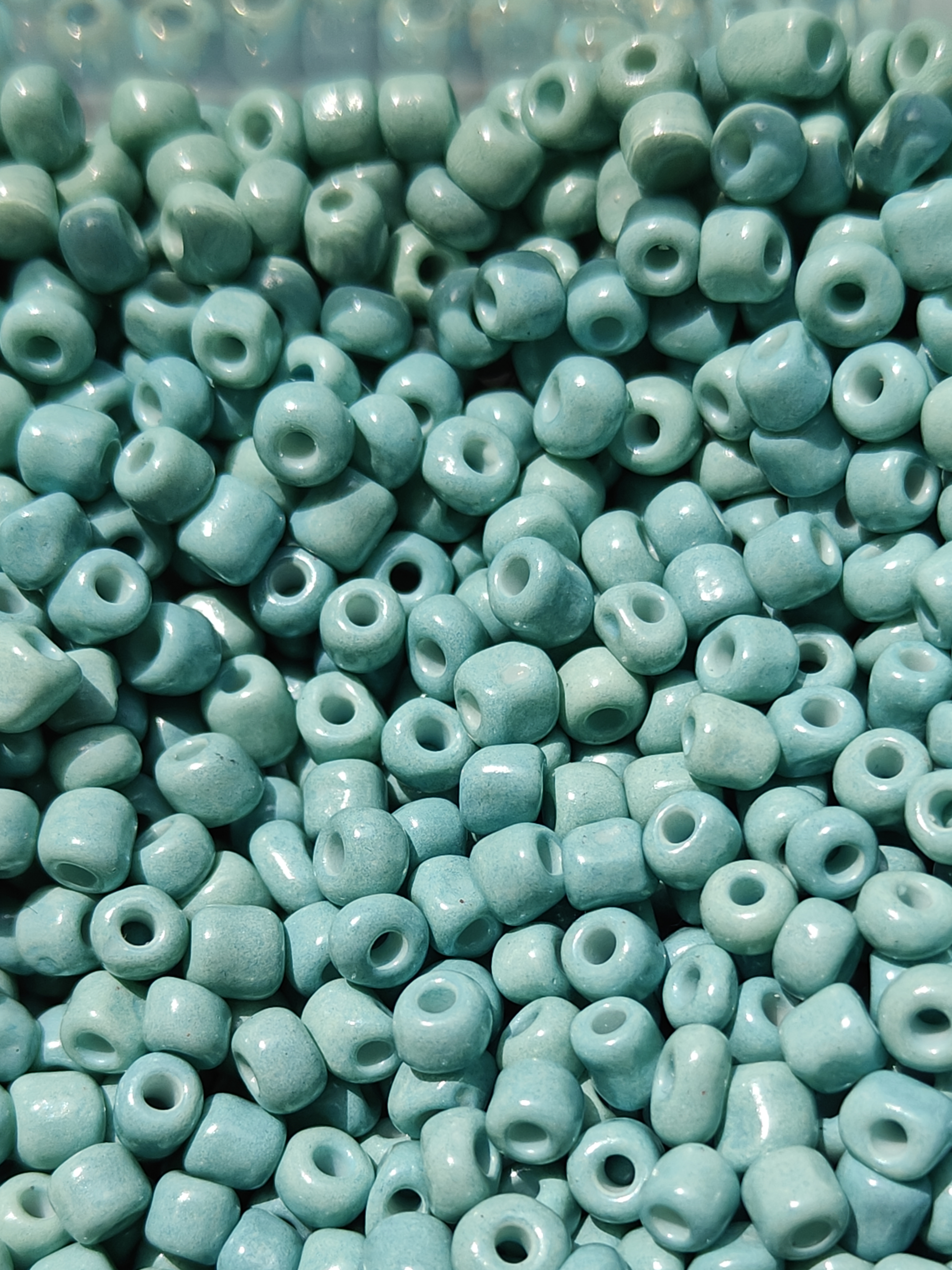 Grote rocailles ongelijk - zacht turquoize 10 gram