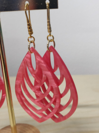 Oorhangers met roze ornament