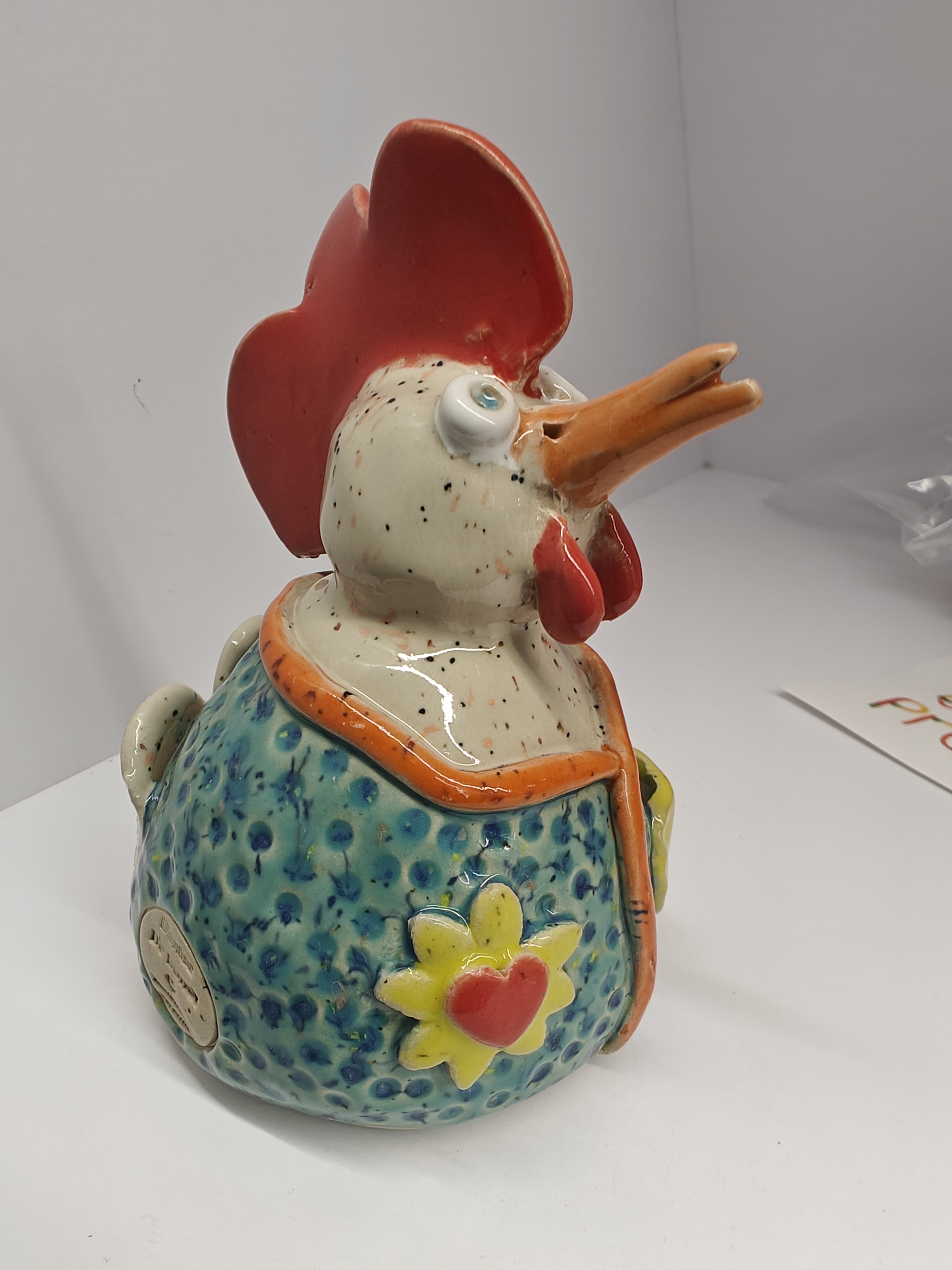 Kippetje: "Jeanneke" in keramiek