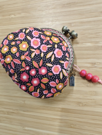 Handgemaakt tasje met clipsluiting "Pink flowers"
