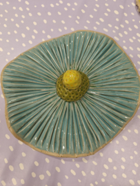 Grote (tuin)bloem in keramiek blauw
