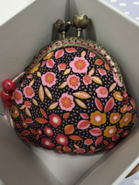 Handgemaakt tasje met clipsluiting "Pink flowers"