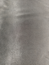 087 Donker taupe - blinkend soepelvallend 145c breed 100cm lang