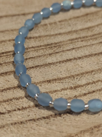 Armbandje met facet geslepen kristalglas uit Tjechië - frost lichtblauw ( AB
