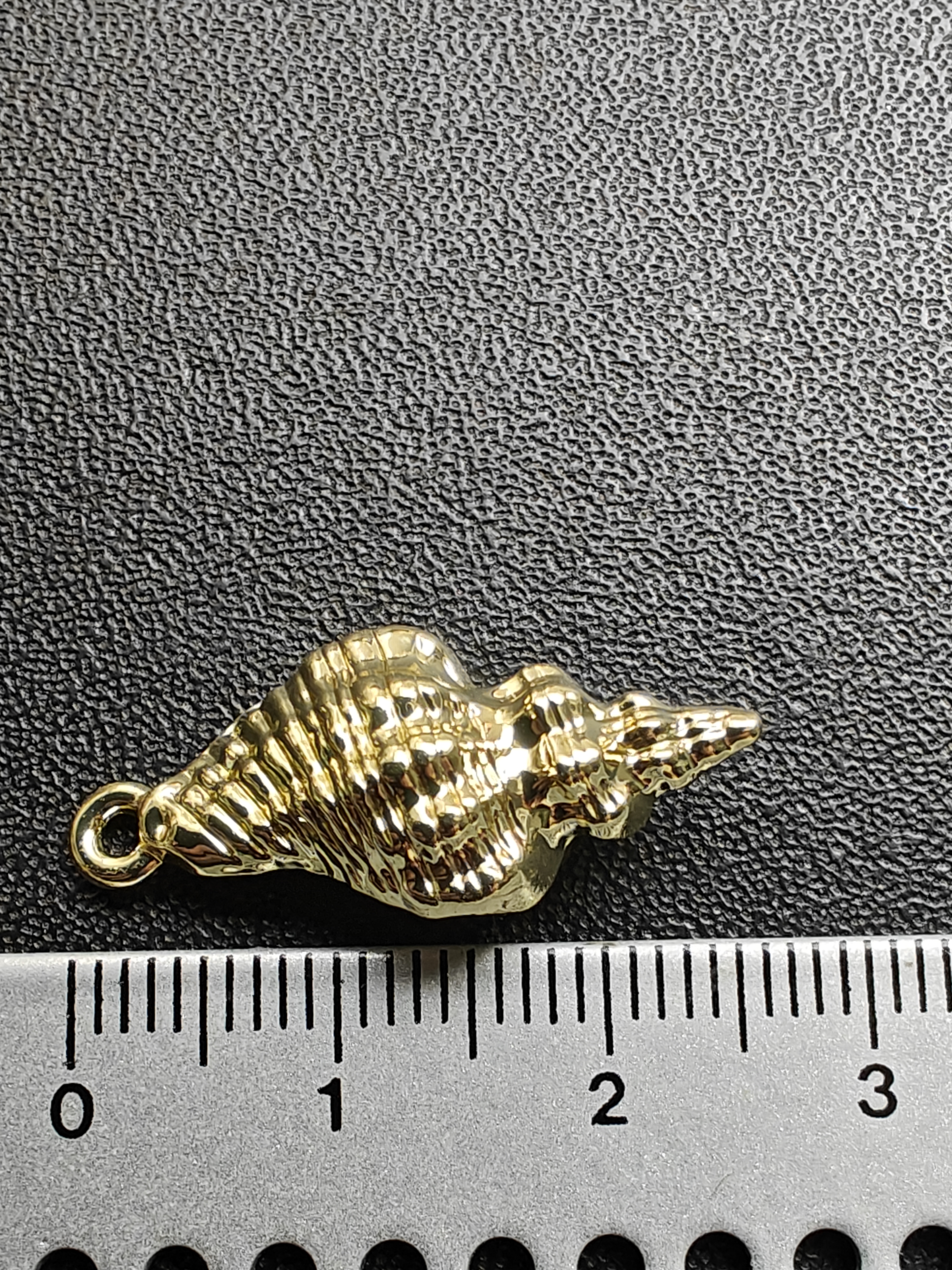 Bedel metaal goudkleurig - grote schelp - 2,5 cm