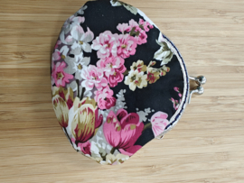 Handgemaakt tasje met clipsluiting "Pink and white flowers"