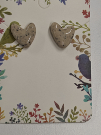 Oorsteker "Love Heart"  - creme gespikkeld