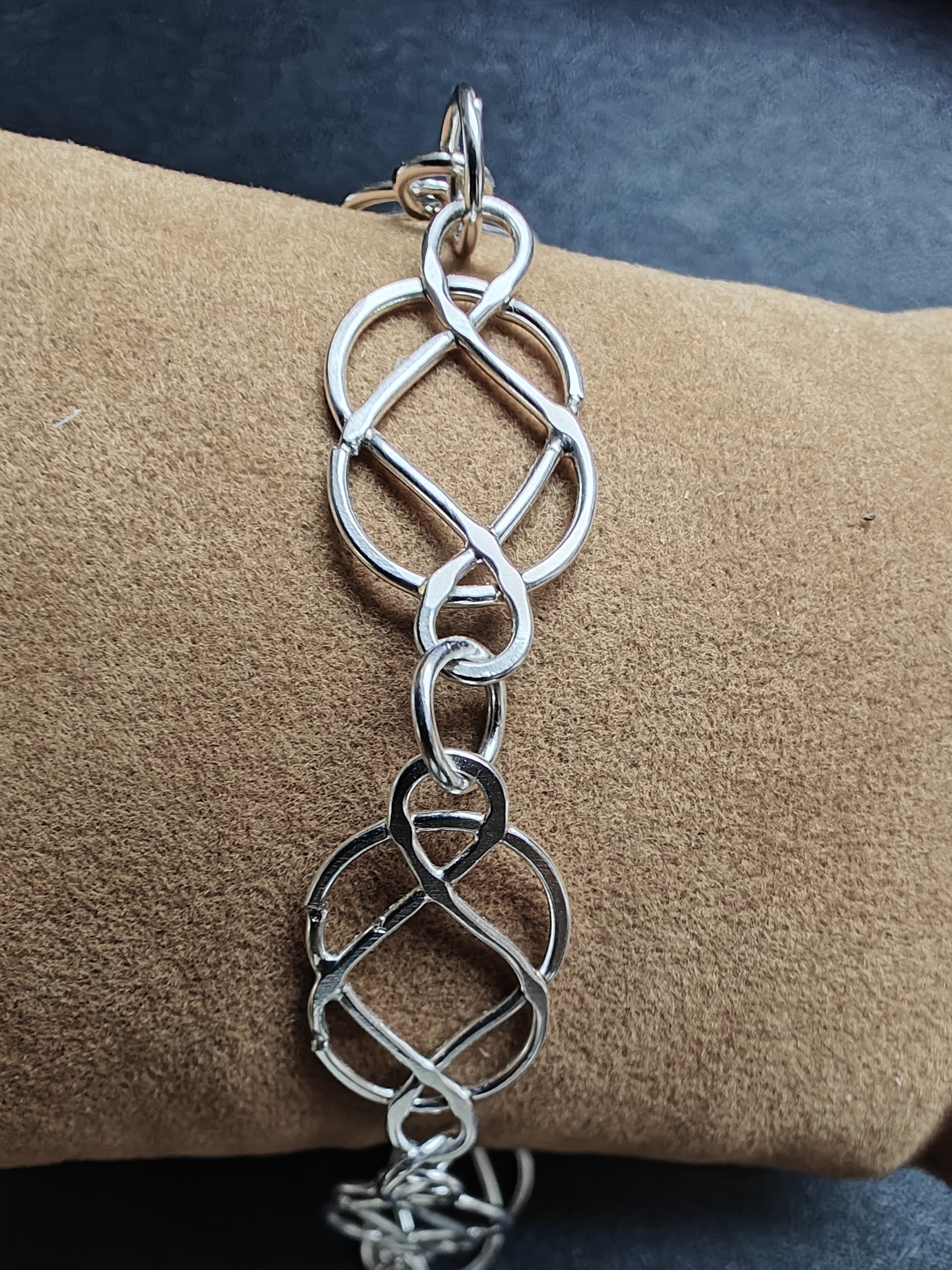 AB0001 - Armband uit gesmeed zilver - handwerk - massief zilver