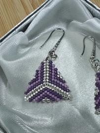 Miyuki oorbellen Triangle Silver Purple