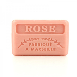 Handgemaakte Marseille zeep met rozengeur.