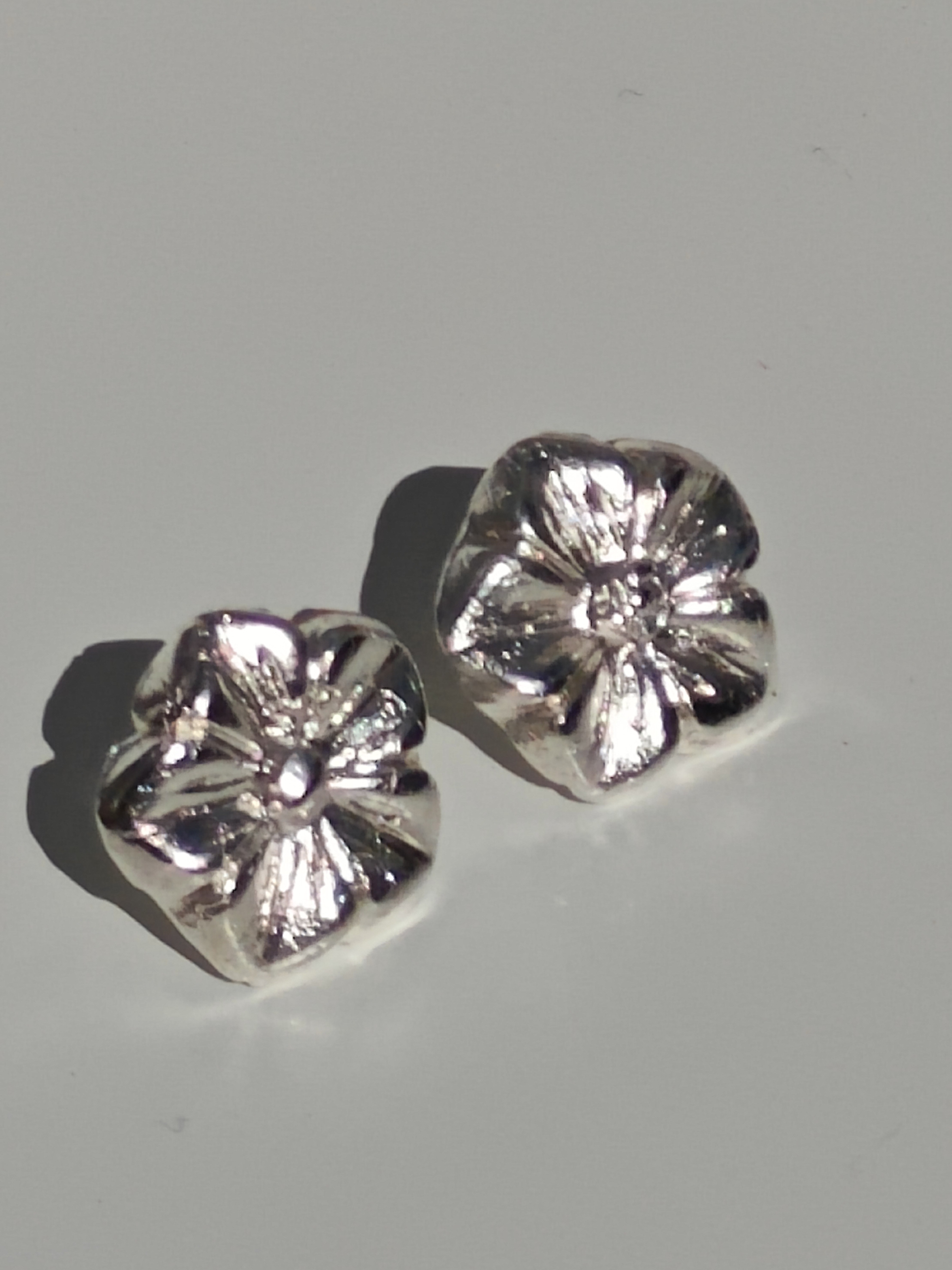 OS0001 - Oorstekers “bloemetjes” - massief zilver