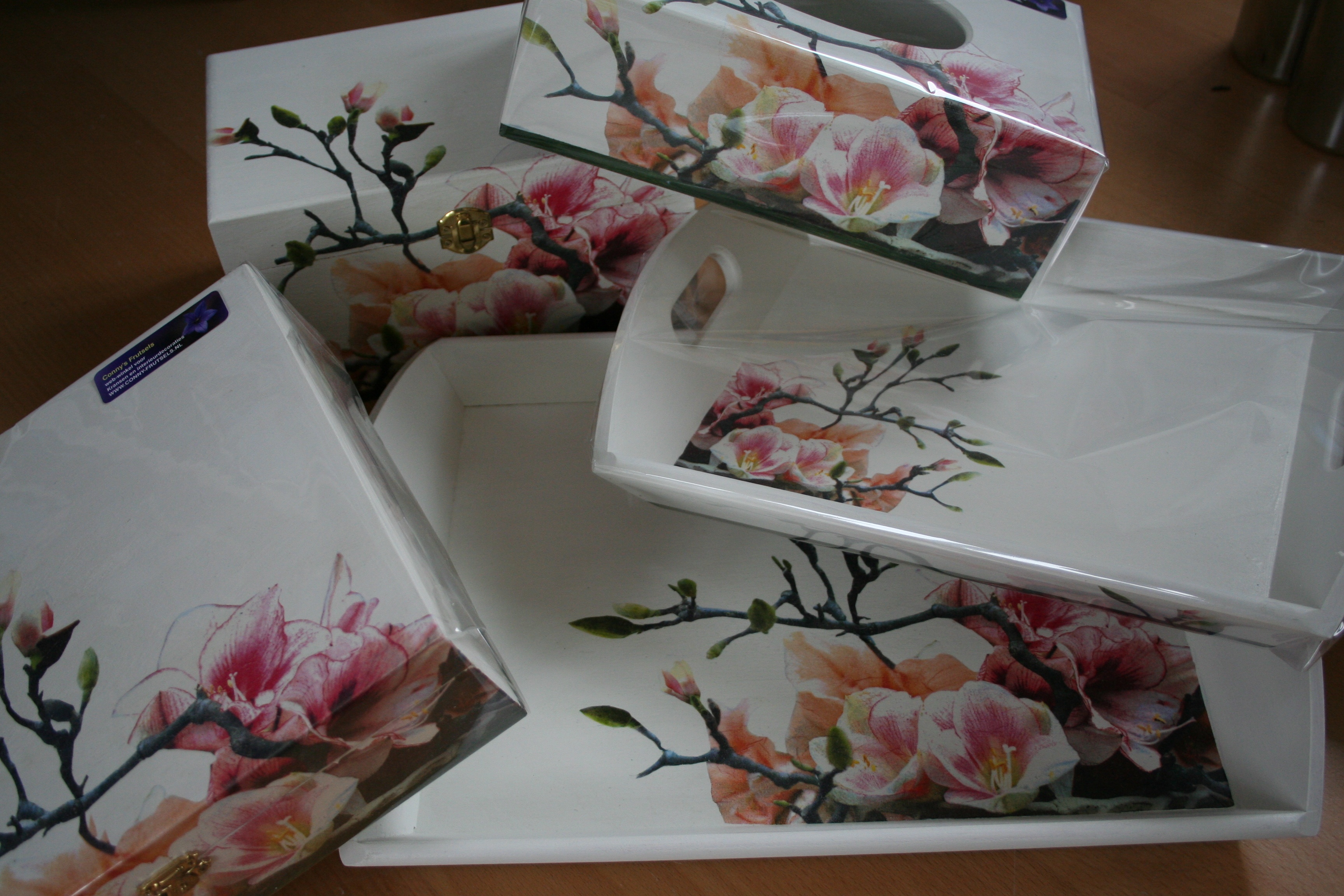 Serie dienbladen met theedoos en tissuebox Serie dienbladen met theedoos en tissuebox
